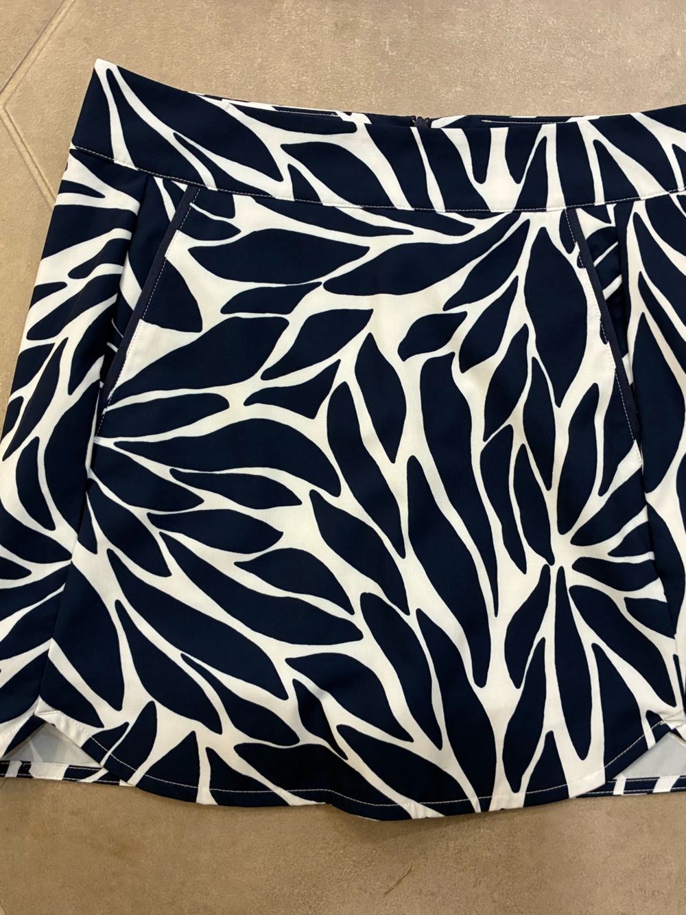 Vineyard Vines Women’s Navy and White Printed Skirt